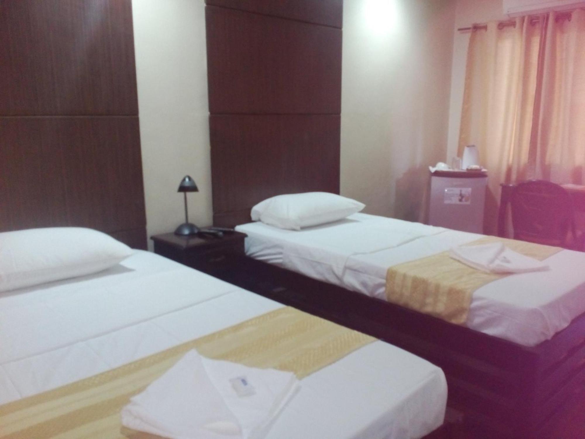 Manana Hotel Olongapo Zimmer foto
